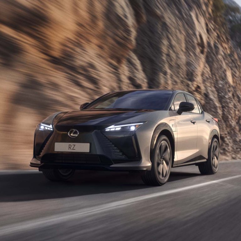 Lexus прави революция в управлението в новия RZ