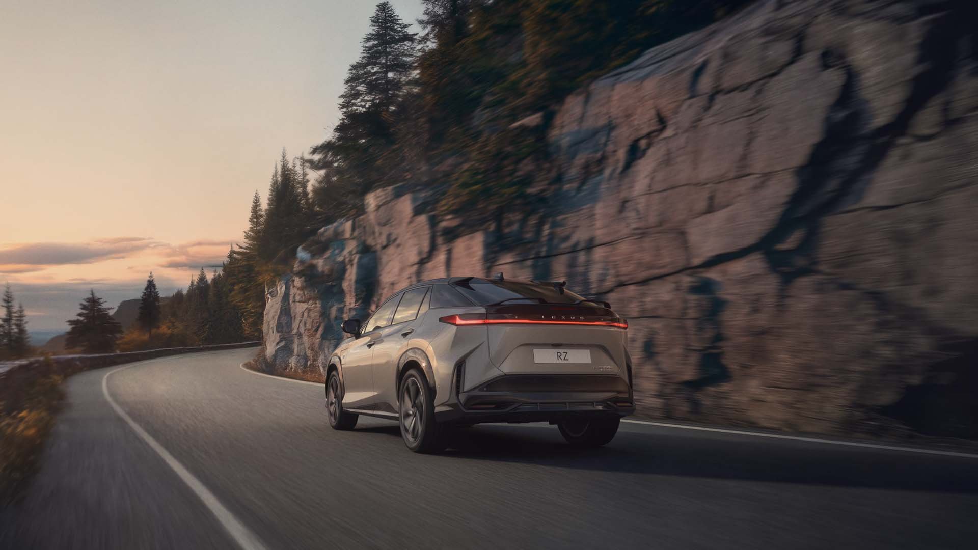 Lexus RZ 550e F SPORT