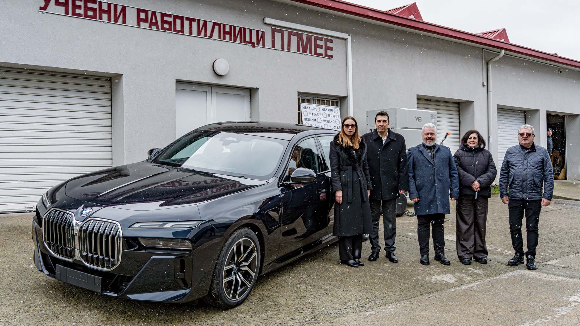 На събитието присъстваха зам.-кметът по образование на Бургас Михаил Ненов, началникът на регионалния инспекторат Валентина Камалиева, Христина Димитрова, страши експерт РУО - Бургас и Вартерес Чулуян, собственик на „Бова Кар“