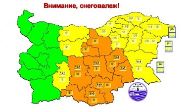 Времето отново се разваля рязко: Виелици, лед и сняг сковават половин България утре
