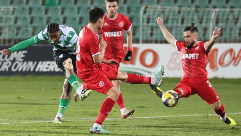 И "Ботев" (Враца) открадна точка на колеблив "Черно море"