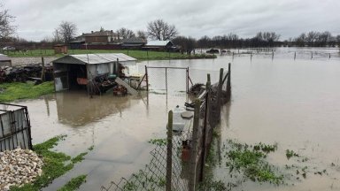 Критични ситуации заради обилни валежи в Димитровград, хора са изведени от жилищата им 