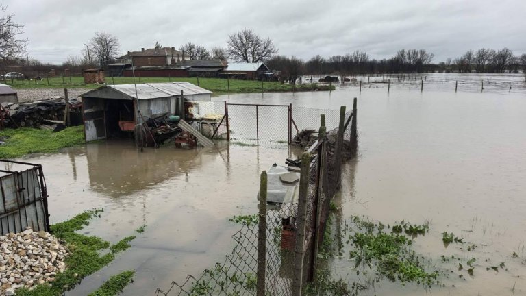 Критични ситуации заради обилни валежи в Димитровград, хора са изведени от жилищата им 