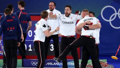 Канадците разплакаха родината на кърлинга и продължиха 100-годишното ѝ чакане