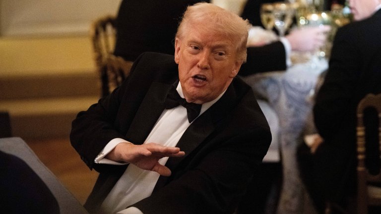 Тръмп праща кораб болница в Гренландия, след като Дания евакуира американец от подводница