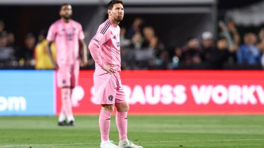 Тежко поражение за Меси и компания на старта на сезона