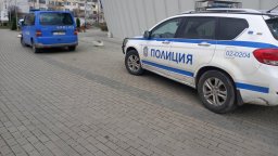 Трима украинци пребиха бургазлия, направил им забележка да не уринират в двора му