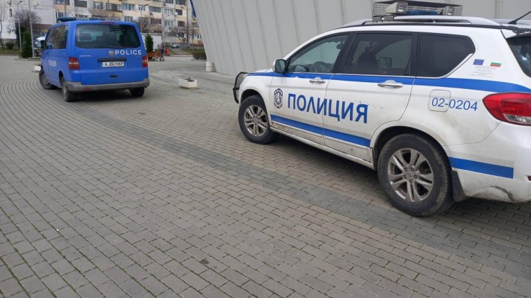 Трима украинци пребиха бургазлия, направил им забележка да не уринират в двора му