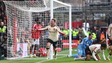 Луд, луд мач! Ливърпул пак разплака Нотингам в добавеното време след ВАР-драми