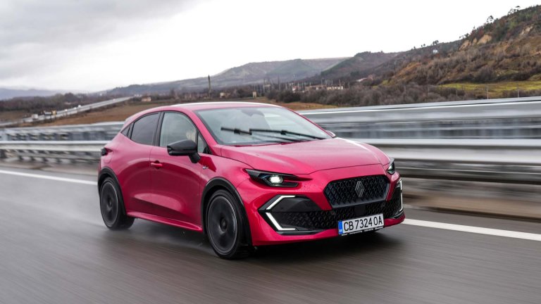 Новото Renault Clio - лидер в сегмента с бензинов двигател и хибрид (галерия)