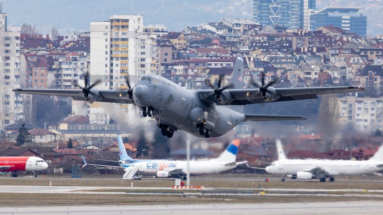 Американски военни самолети не са летели по време на ремонта на летище "Васил Левски"