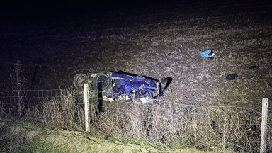 Мъж загина, а други двама са ранени при катастрофа на магистрала "Марица" (снимки)