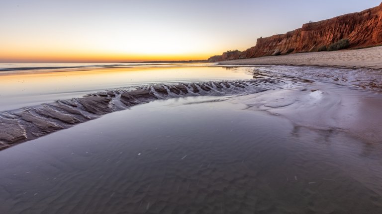Ако Марс имаше плаж, щеше да изглежда така: Най-красивите и диви плажове на Европа (снимки)