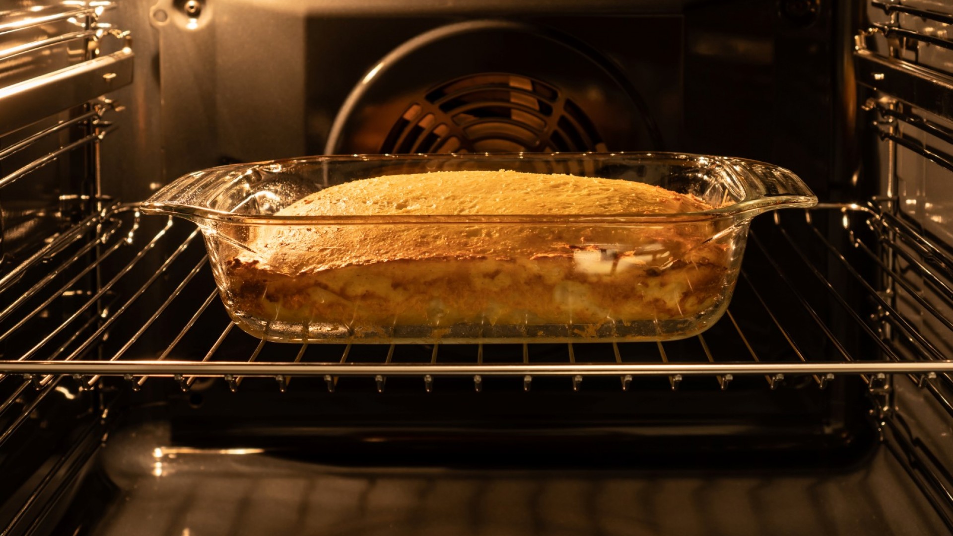 Предотвратете спукването на съдовете от закалено стъкло във фурната