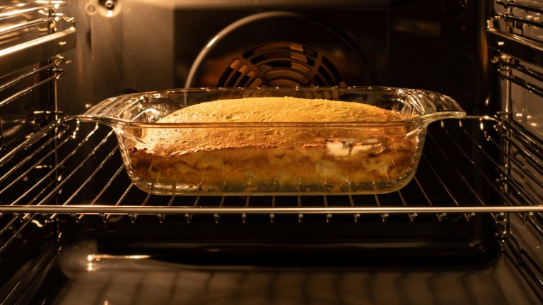 Предотвратете спукването на съдовете от закалено стъкло във фурната