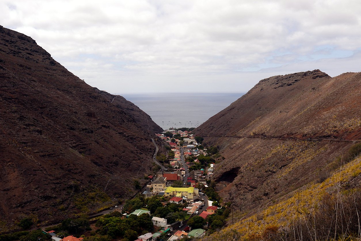 Света Елена е една от най-изолираните обитавани територии в света