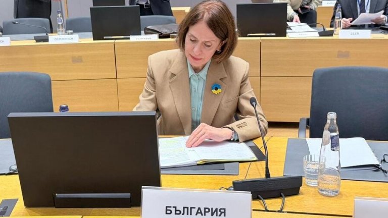 Нейнски ще ходи в Киев, с министри от ЕС сложи на ревера брошка с украинското знаме