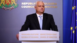 Дечев "изпил едно кафе" с разследващ "Петрохан", прокуратурата проверява, има още сигнали