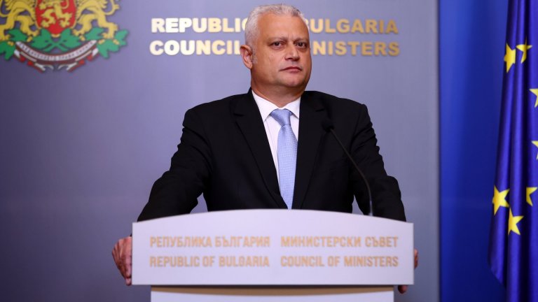 Дечев "изпил едно кафе" с разследващ "Петрохан", прокуратурата проверява, има още сигнали