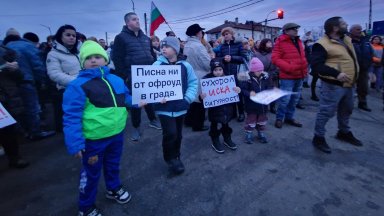 Протест на квартал "Суходол" срещу лош участък затвори кръстовище на Околовръстния път