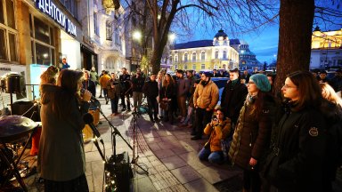 Студенти излязоха на протест в защита на Националния студентски дом в София