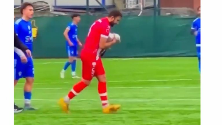 Невероятно: Футболист спаси живота на чайка със сърдечен масаж (видео)