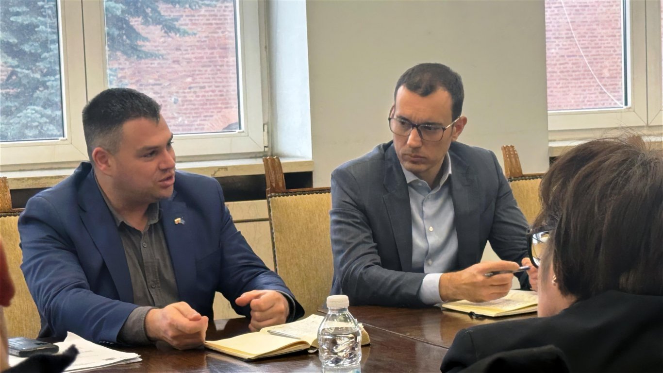 Терзиев постави условия за увеличение на заплатите в градския транспорт  