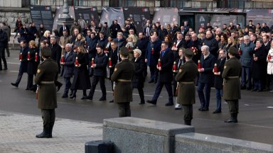 Европейски лидери почетоха в Киев четвъртата годишнина от войната (снимки/видео)