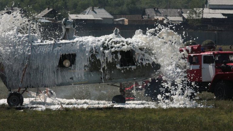 Хеликоптер на иранската армия се разби в пазар за плодове (видео)