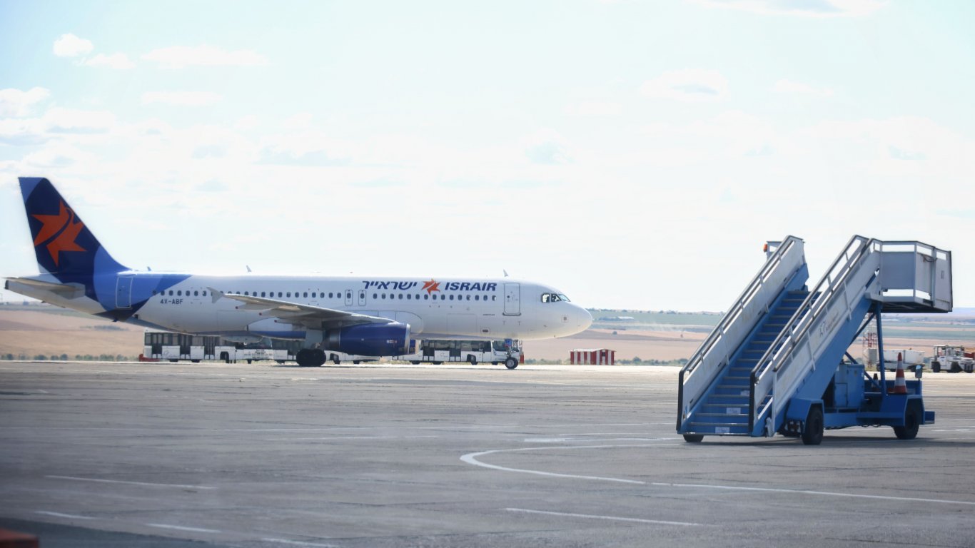 След ремонт на пистата за 50 млн. евро., летище Бургас обяви нови маршрути за летния сезон