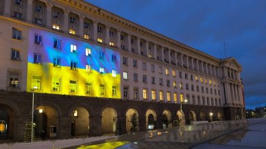 Украинският флаг освети МС. ПП-ДБ, Гюров, Терзиев и министри на митинг с Олеся Илашчук (снимки)