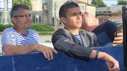 Водолазите от ВМС не откриха тела при огледа на потъналия рибарски кораб