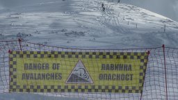 Лавинната опасност в планините остава висока и днес, съобщиха от Планинската спасителна служба на БЧК