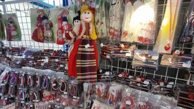 Мартеници от вълна се търсят най-много на базара в Русе