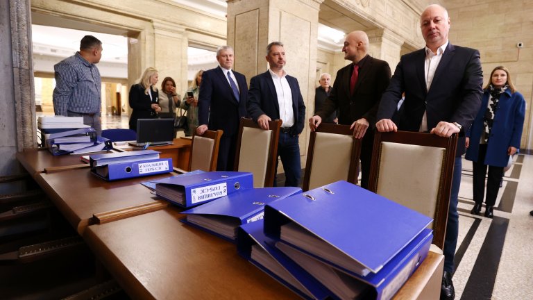 ГЕРБ-СДС внесоха 9999 подписа в ЦИК и се регистрираха за изборите (видео)