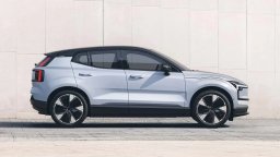 Volvo изтегля над 40 000 електрически EX30 заради риск от прегряване на батерията