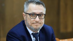 Областният управител предлага спиране на заводите при системно обгазяване на Русе