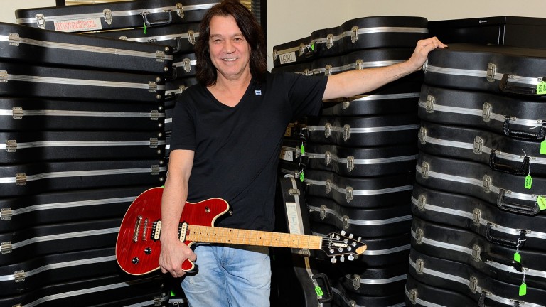 Китара на Еди Ван Хален е обявена на търг с начална цена от 700 000 долара