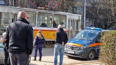 Ватман почина в движение до Румънското посолство в София (снимки)