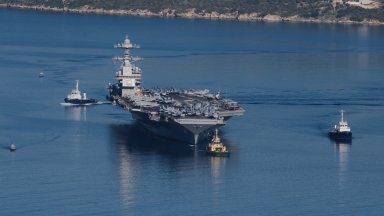 Най-големият самолетоносач на САЩ отплава от Крит след тоалетната драма (снимки)