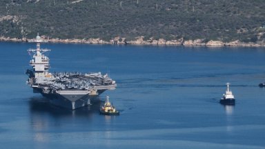 Най-големият самолетоносач на САЩ се върна на Крит, разпитват командния състав