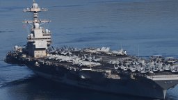 Пожар избухна на най-големия самолетоносач на САЩ, има пострадали