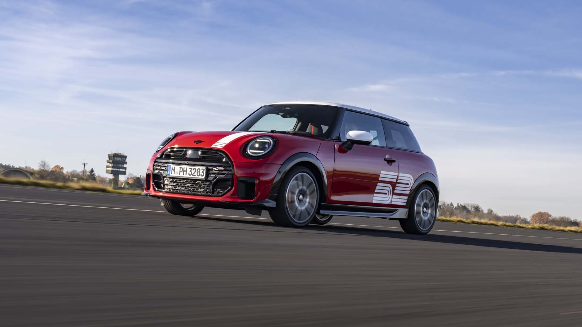 MINI връща към живота победителя в моторните спортове