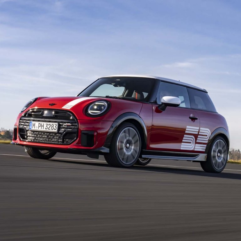 MINI връща към живота победителя в моторните спортове