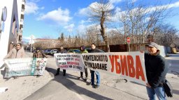 "Съдът решава, майките пречат“:  Бащи излязоха на протест във Варна