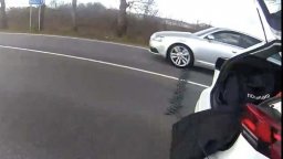 Полицаи от два града гониха водач без книжка и с чужди номера, спряха го с шипове (снимки)