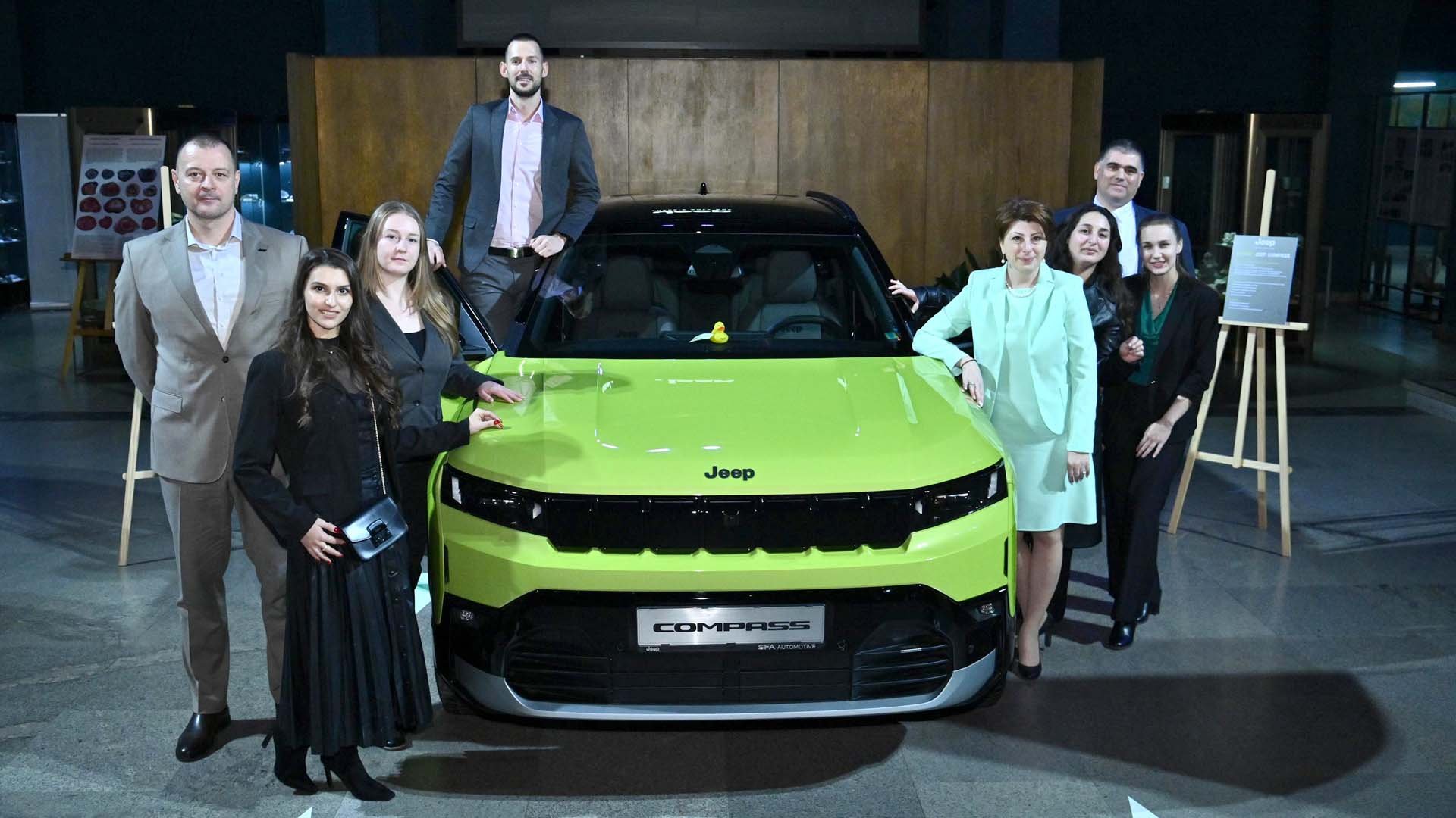 Екипът на Jeep България с новия Jeep Compass