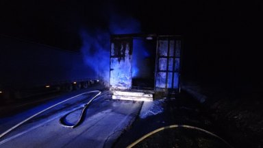 Камион с гуми пламна на пътя София – Бургас край Гурково