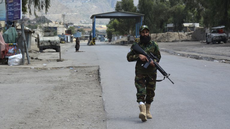 Пакистан бомбардира Кабул и Кандахар (видео)