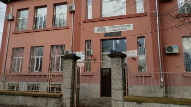 Ремонтират основно училището в село Русокастро
